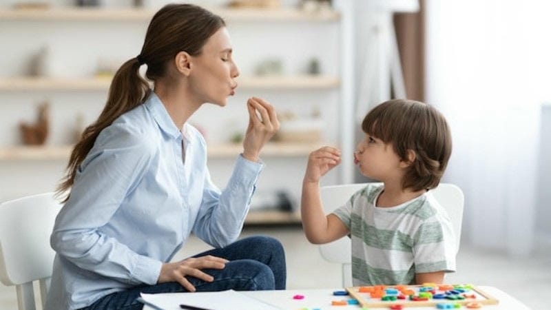 Hiểu về những khó khăn ngôn ngữ ở trẻ tự kỷ